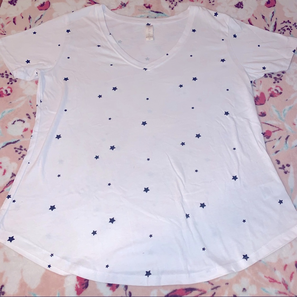 🌺 3/$15 🌺 Altar’d State trendy tee